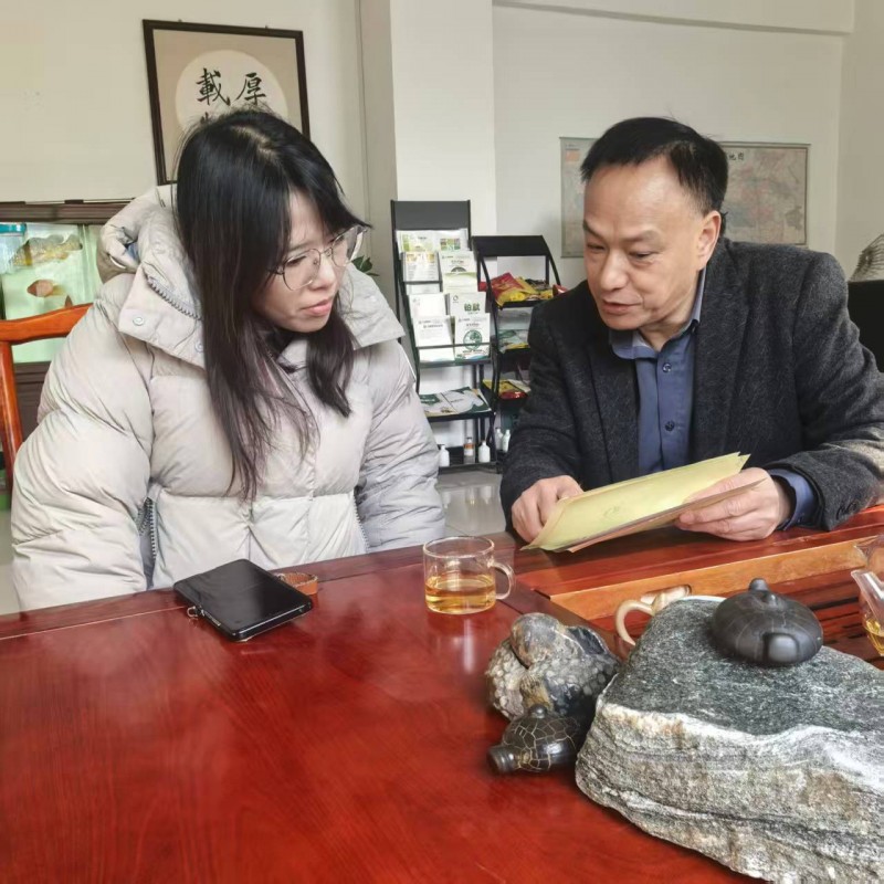 Gospod Cao iz Zhejianga je obiskal tovarni za krmo Baosheng za inšpekcijski ogled